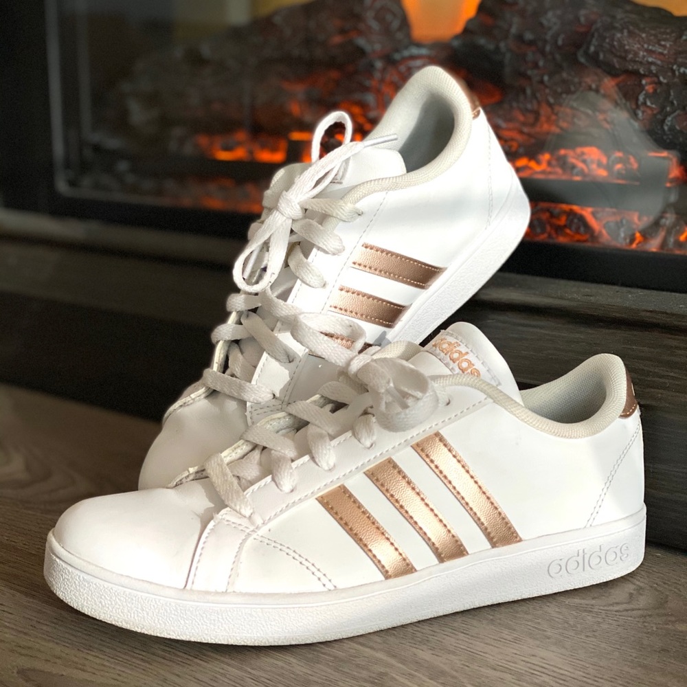 Adidas/rose gold/youth size 5 (women’s 6 1/2-7)